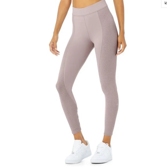 ALO Yoga Pants - Alo Yoga High-Waist 7/8 No Limit Legging in Lavender Dusk M